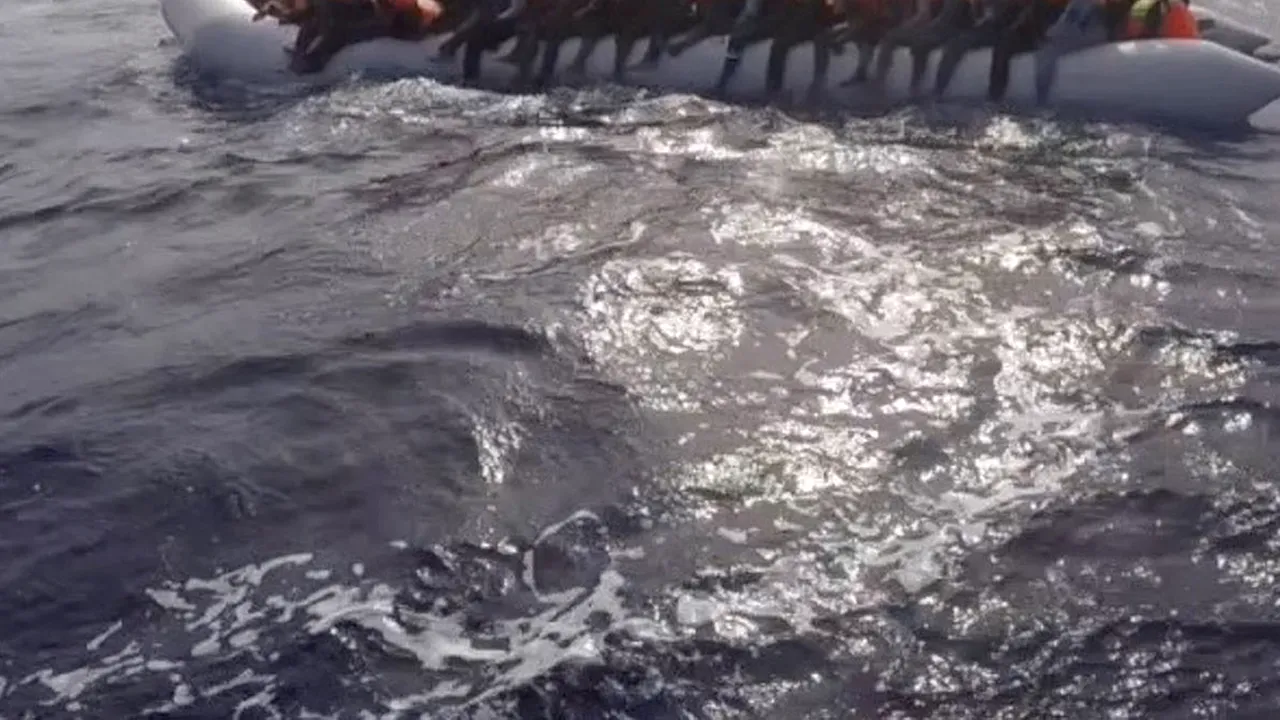 Ziua şi tragedia în Mediterana. Cel puţin 13 morţi după ce a treia ambarcaţiune cu migranţi s-a scufundat în apele Greciei