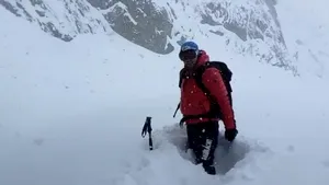 Salvamontiştii avertizează: Risc mare de avalanşe în Munţii Făgăraş, la peste 1.800 de metri altitudine. VIDEO