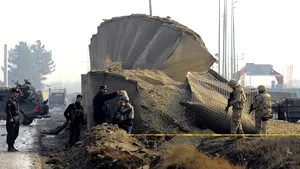 Explozie la intrarea în aeroportul din Kabul. Un atentat sinucigaş împotriva unui convoi NATO