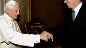 Tony Blair se converteşte la catolicism