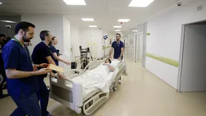 Spitalul „Victor Babeş” va avea, în sfârşit, un aparat de dializă. Anunţul făcut de Firea