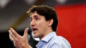 Ieşire nervoasă a lui Justin Trudeau în timpul unui discurs: „Vă rog să plecaţi! O să rugăm poliţia să vă dea afară pe amândouă” | VIDEO