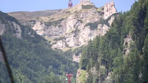 Şase turişti, recuperaţi din Masivul Bucegi de către salvatorii montani