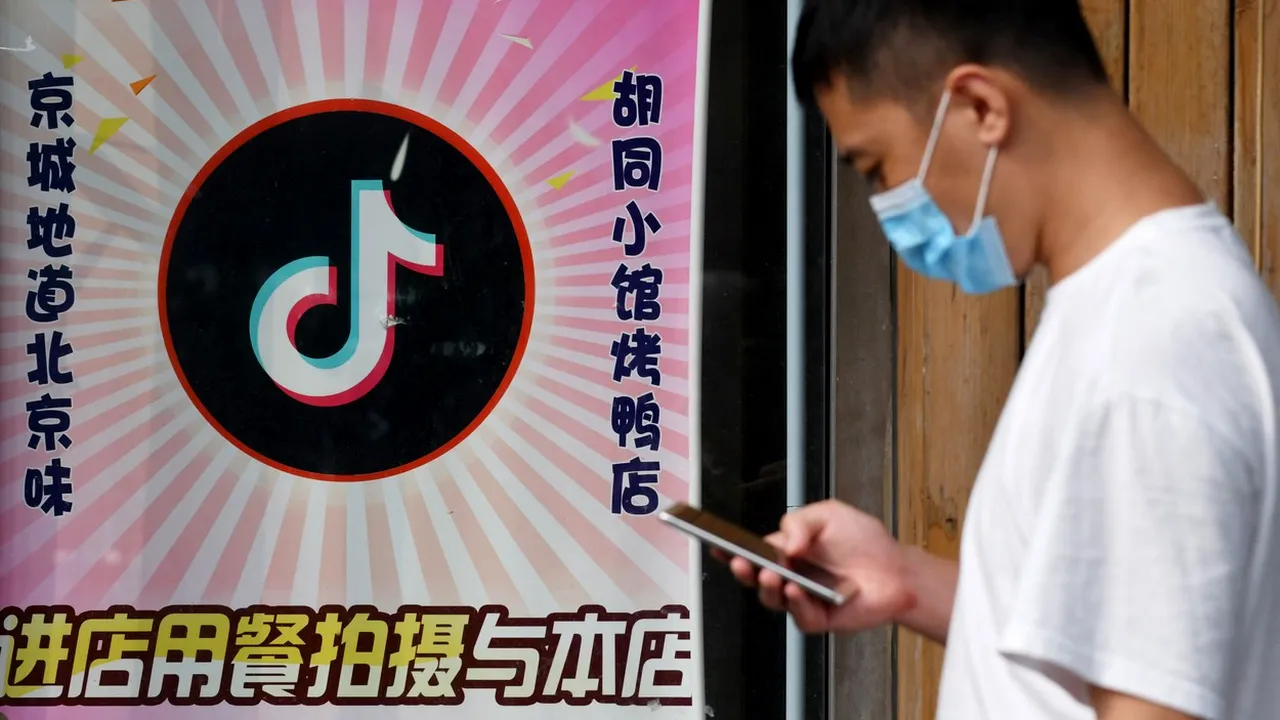 Răspunsul Chinei după ce SUA a interzis descărcarea aplicaţiilor TikTok şi WeChat în America. Sancţiunile pe care le pregăteşte
