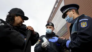 Număr record de amenzi date în ultimele 24 de ore. Poliţia a sancţionat peste 3.000 de cetăţeni pentru că nu purtau mască