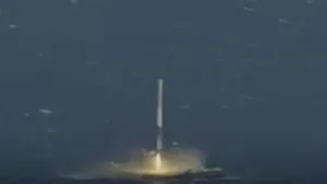 Realizare ISTORICĂ: SpaceX a reuşit aterizarea unei rachete pe o platformă marină, la punct fix - VIDEO