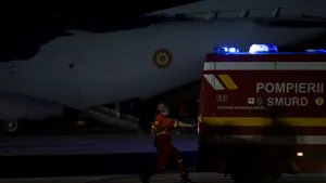 Primul pompier rănit la Crevedia, tratat în străinătate, a revenit cu bine în ţară