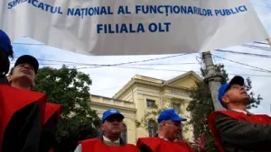 Romanian Public Servants Picketed Govt HQ