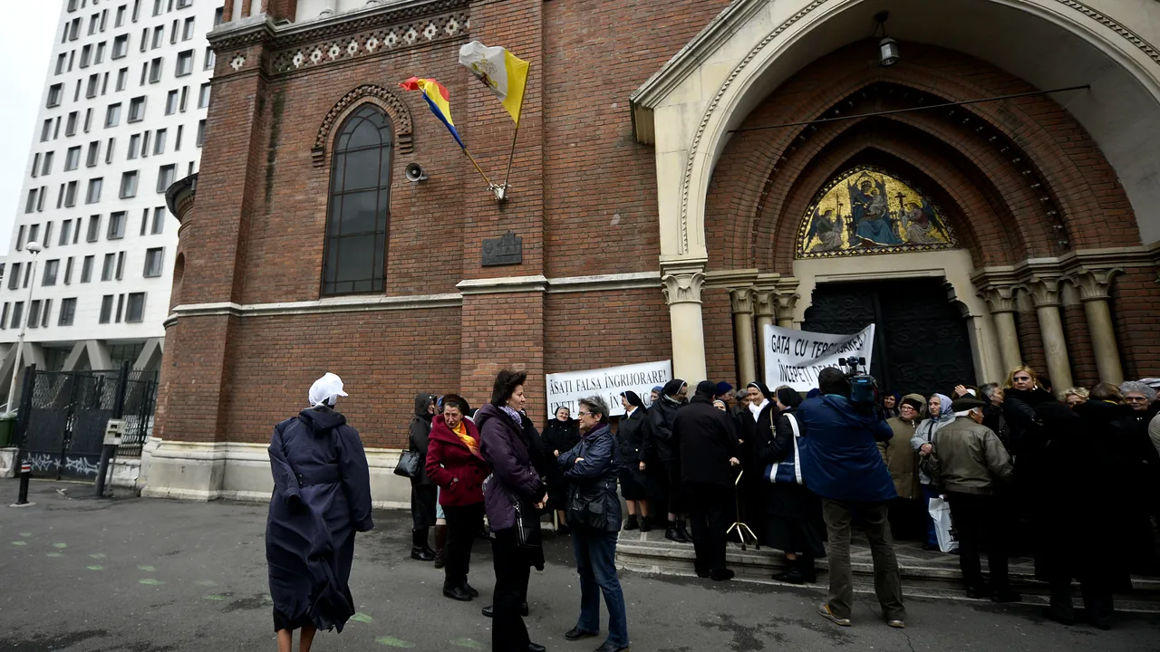 Arhiepiscopia Catolică i-a solicitat primarului general Gabriela Firea să infirme că managerul Cathedral Plaza este naşa sa de căsătorie