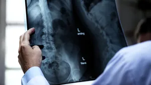 Primăria Capitalei vrea să trimită 100 de medici la cursuri în străinătate. Aceştia ar primi vouchere de câte 10.000 de lei