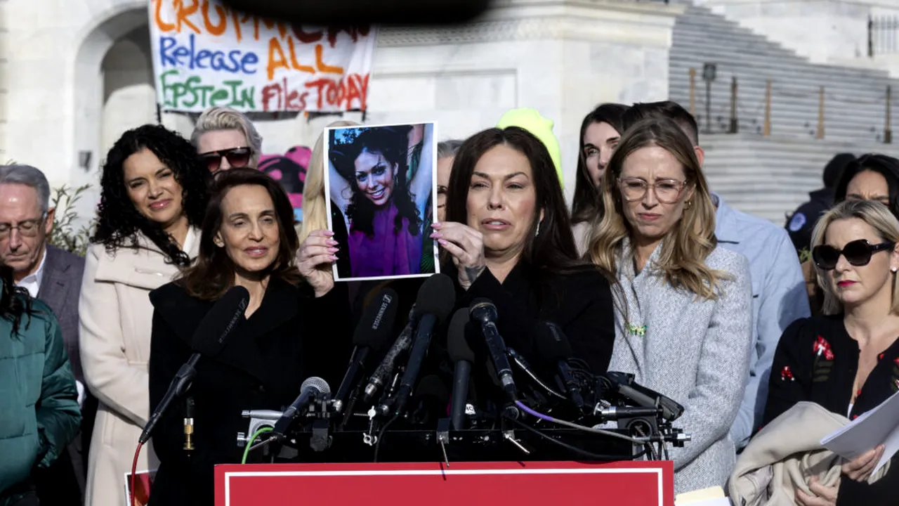 Dosarele Epstein sunt pline de nuduri necenzurate și nume de victime