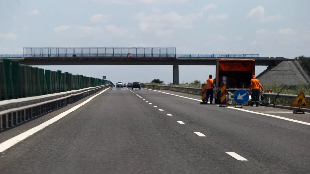Circulaţia pe Autostrada Soarelui, restricţionată azi din cauza unor lucrări