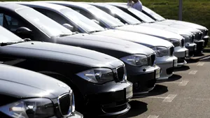 Înmatriculările de maşini noi au scăzut anul trecut cu aproape 60%