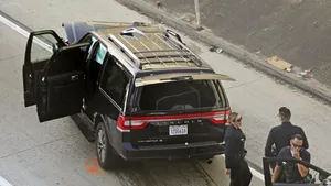 Un bărbat a furat un dric care avea în el un sicriu cu un corp neînsufleţit