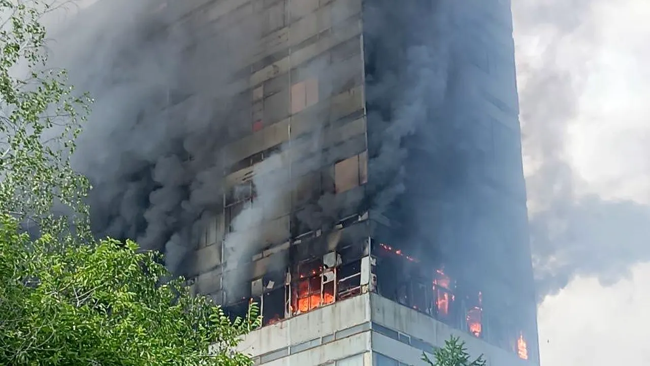 Incendiu într-o clădire de birouri din apropiere de Moscova. Opt oameni au murit