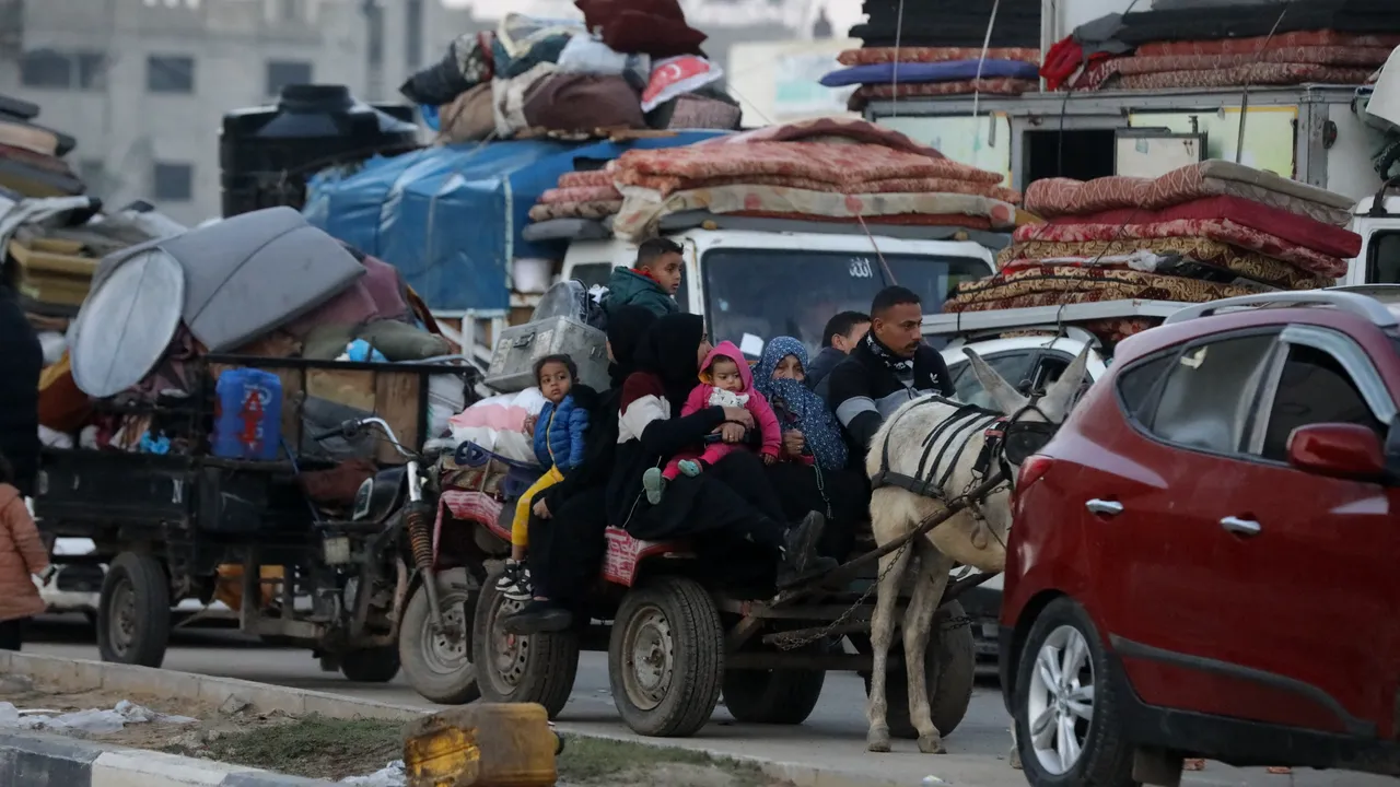 Israelul îşi retrage trupele din Coridorul Netzarim din Gaza. Sute de palestinieni se întorc în nordul Fâşiei