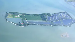Italia își scoate insulele la vânzare. Cea mai scumpă are vilă, piscină și chiar heliport