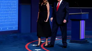 Gestul care l-a pus în dificultate pe Trump. Soţia sa a refuzat să-l ţină de mână la finalul dezbaterii cu Biden