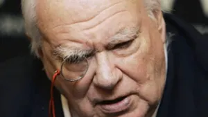 Patrick Moore a murit la vârsta de 89 de ani. Astronomul şi prezentatorul de televiziune britanic a participat la cartografierea Lunii