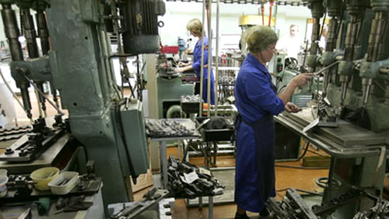 Guvernul rus a elaborat un plan de salvare a industriei militare - presă