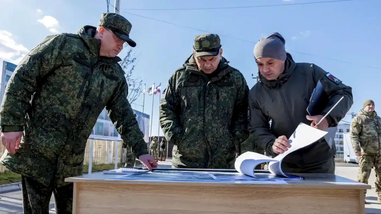 Ministrul rus al Apărării, Şoigu, vizitează 