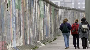 Un sfert dintre germani ar dori ca Zidul Berlinului să existe în continuare