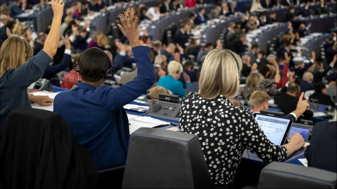 Plenul Parlamentului European susține interzicerea importurilor de gaze și petrol din Rusia și este pregătit să negocieze cu Consiliul. Care sunt pașii următori