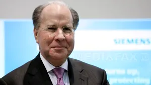 Opt foşti directori Siemens, acuzaţi pentru că ar fi dat mită 100 milioane de dolari