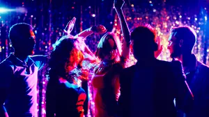 Cum vrea o ţară asiatică să evite problemele economice: Viaţa de noapte, soluţia pentru a aduce mai mulţi bani la stat