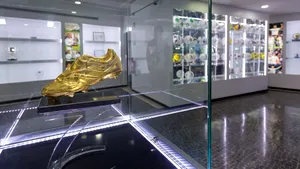 Orice, dar nu Gheata de aur! Un fotbalist şi-a recuperat cel mai de preţ trofeu, la trei ani distanţă după ce l-a pierdut la licitaţie