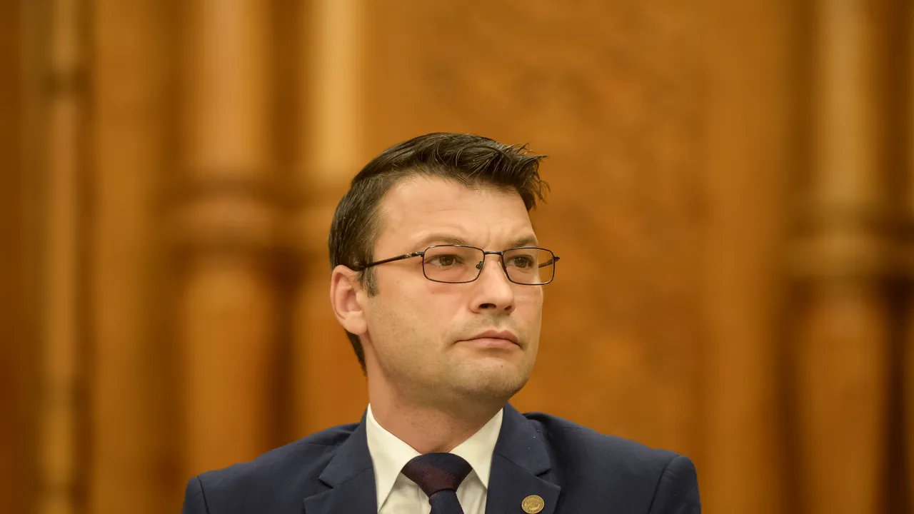 Bogdan Rodeanu (USR) acuză PSD şi PNL că au alocat o singură oră pentru bugetul „pentru tot ce înseamnă Apărarea, Ordinea Publică şi Siguranţa României”