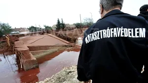 Uzina aflată la originea accidentului chimic din Ungaria va relua producţia joi sau vineri