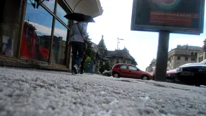 Avertizare de averse torenţiale şi grindină în două judeţe din sudul României
