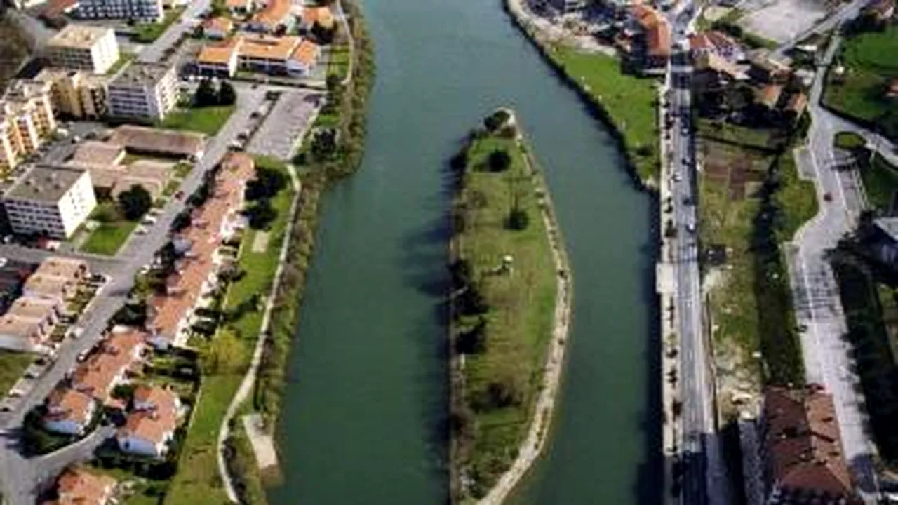 Insula care timp de 6 luni este a Franţei şi timp de 6 luni a Spaniei

