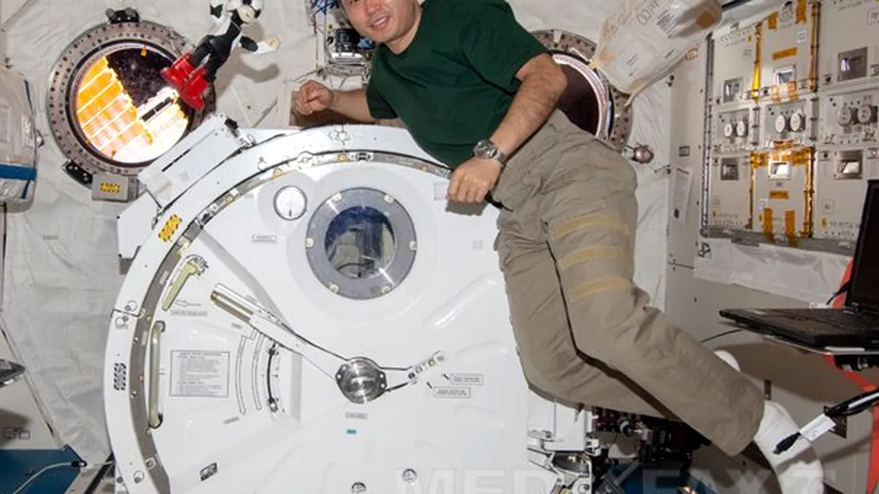 Premieră mondială: Un robot şi un astronaut au stat de vorbă în spaţiu