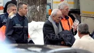 Mircea Cosma a fost externat şi adus cu ambulanţa la ICCJ, având o perfuzie la o mână