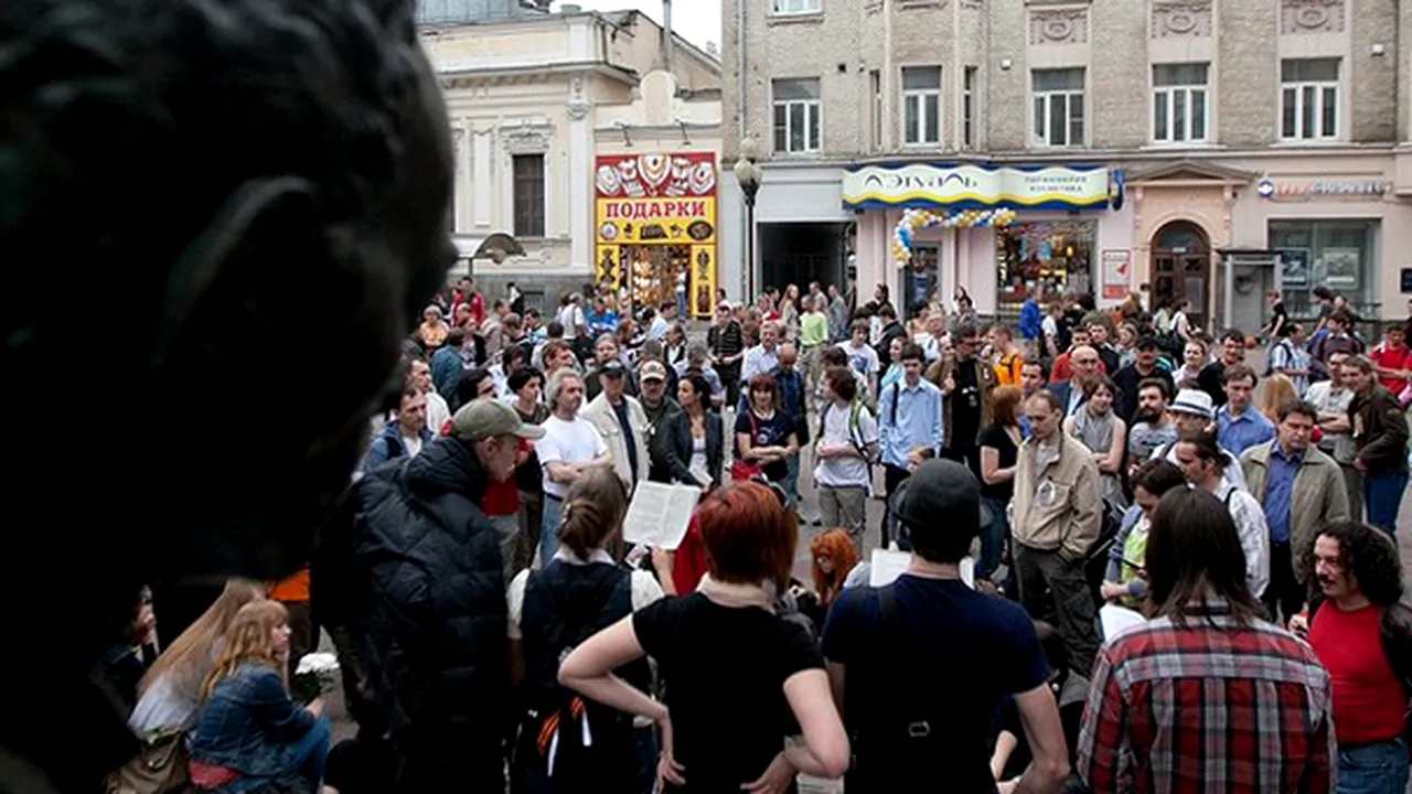 Două mii de persoane au participat la o 