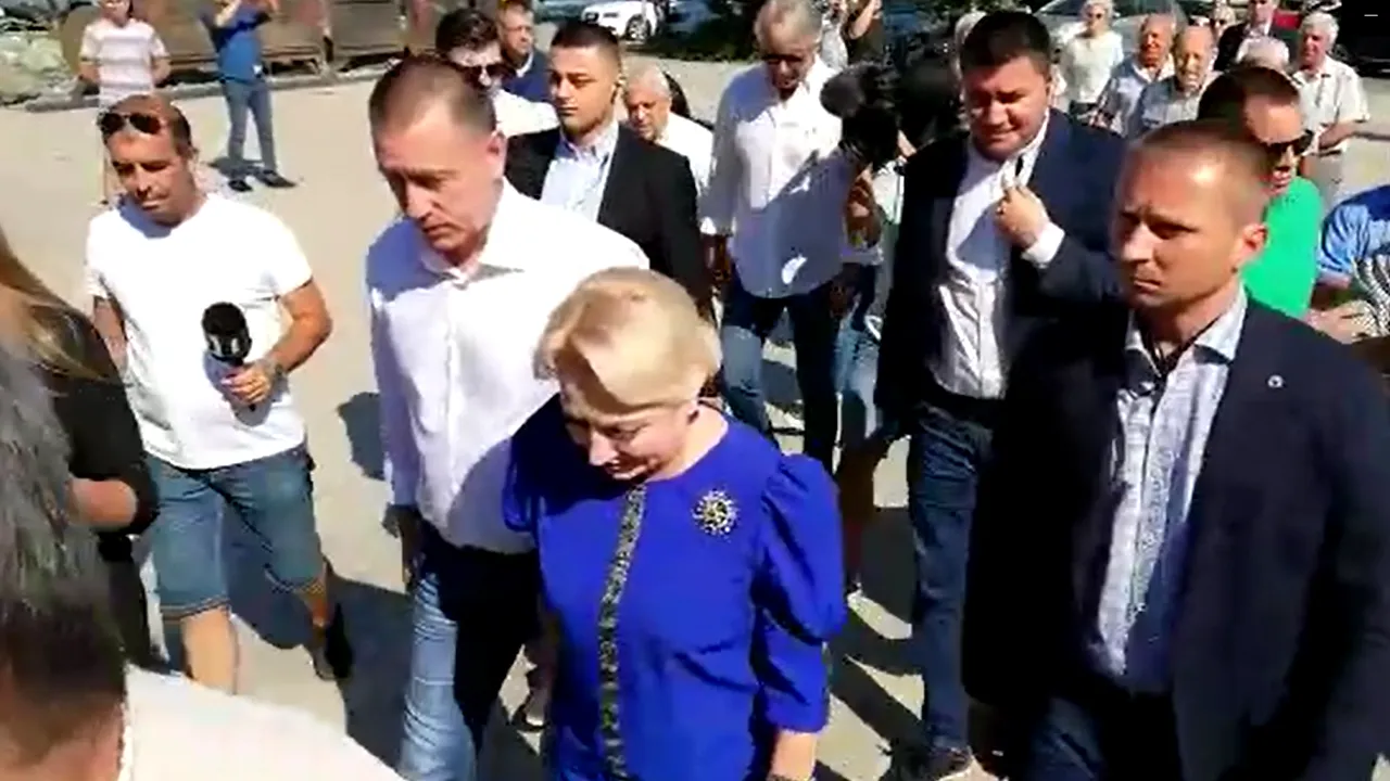 Dăncilă: Nu cred că moţiunea de cenzură va trece. Sunt în Parlament oameni de bună credinţă/ Despre protestatarii care i-au strigat 
