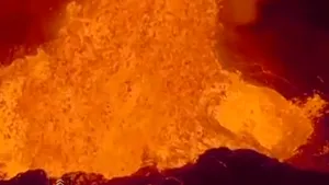 Imagini inedite: Erupţia unui vulcan, surprinsă cu ajutorul unei drone - VIDEO