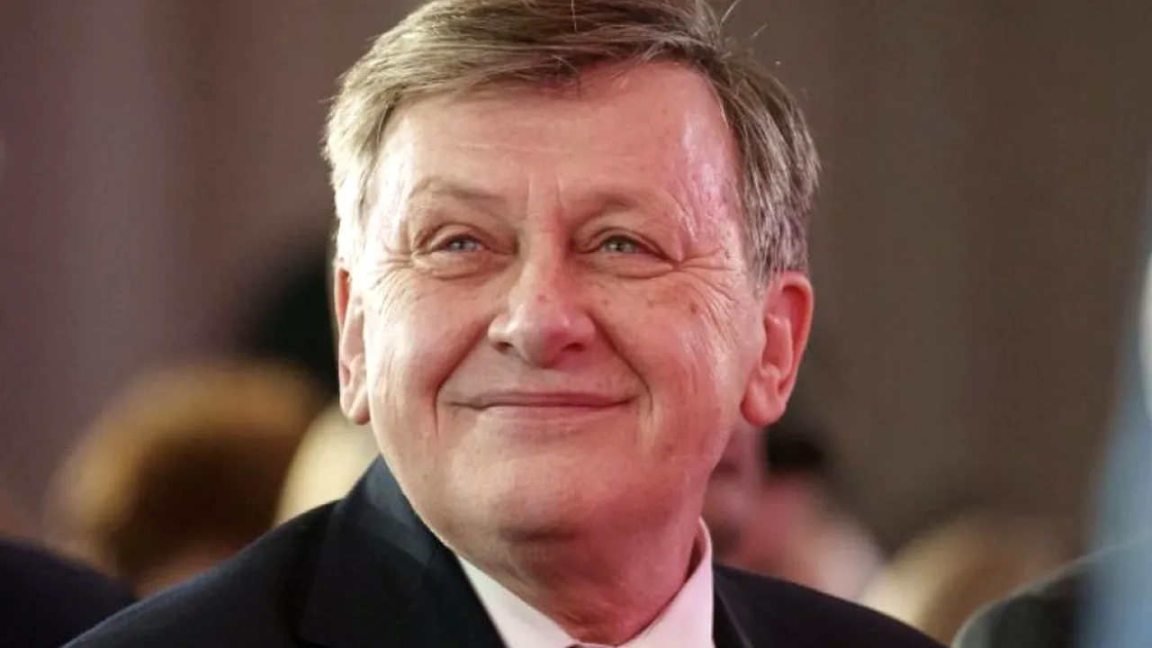„România înainte”. PSD, PNL şi UDMR au făcut alianţă pentru susţinerea lui Crin Antonescu