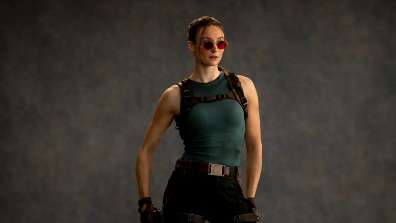 Lara Croft are un nou chip: Sophie Turner din Game of Thrones, protagonista noului serial Tomb Raider de la Prime Video
