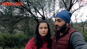 Doi români experimentează izolarea cu aer de vacanţă, într-o autorulotă, undeva în Spania: ”Pentru noi, da, este mult mai bine să fim aici. Suntem în natură”