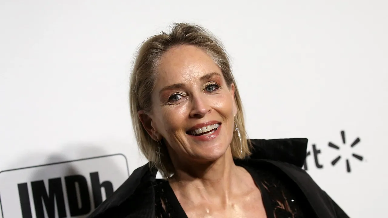 Sharon Stone a fost ameninţată după ce a cerut un staff complet vaccinat la filmări
