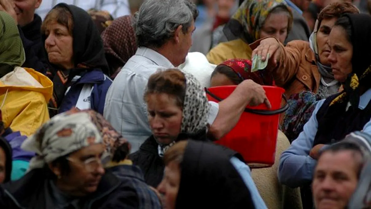 Peste 5.000 de credincioşi, la Mănăstirea Curtea de Argeş, la slujba de hramul lăcaşului de cult