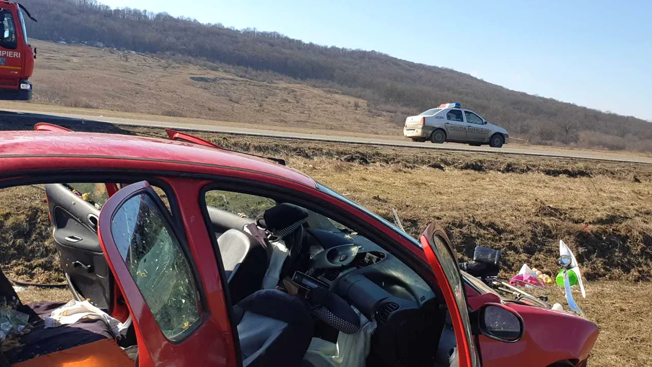 Accident în Vaslui: Patru femei au fost rănite după ce o maşina în care se aflau s-a răsturnat | FOTO