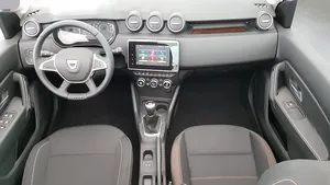 Duster promite o revoluţie pentru marca Dacia şi implementează echipamente la care românii doar visau. Galerie FOTO