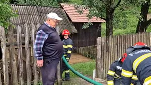 Inundații după ploile abundente din Buzău / ISU intervine pentru evacuarea apei