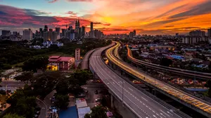 Guvernul vrea să aducă în România tehnologie malaeziană pentru construcţia de autostrăzi. Cum arată drumurile din Malaezia - FOTO