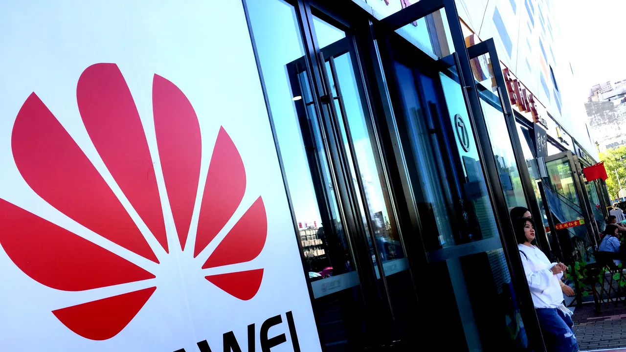 Statul european care exclude Huawei de la construirea reţelei 5G