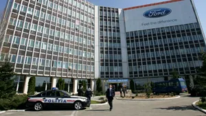 Primul Ford Transit Connect asamblat la Craiova a ieşit de pe linia de fabricaţie